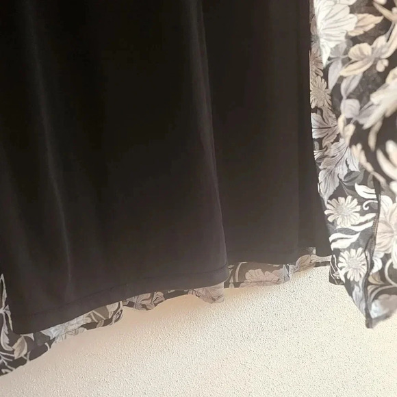 Isaac Mizrahi Live Midi Dress Women Size Small Black Gray Floral Pleated V-Neck - Picture 7 of 10